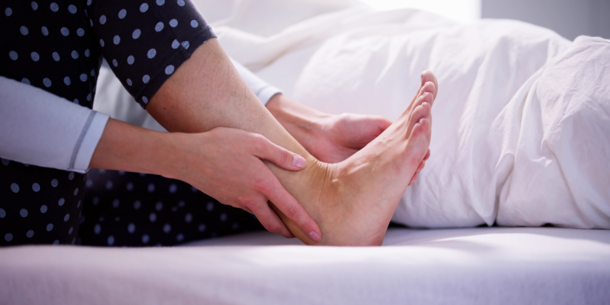 TCM and Physiotherapy for heel pain management, heel Pain, Plantar Fasciitis, Achilles Tendonitis, Heel Pain, heel spurs, etc