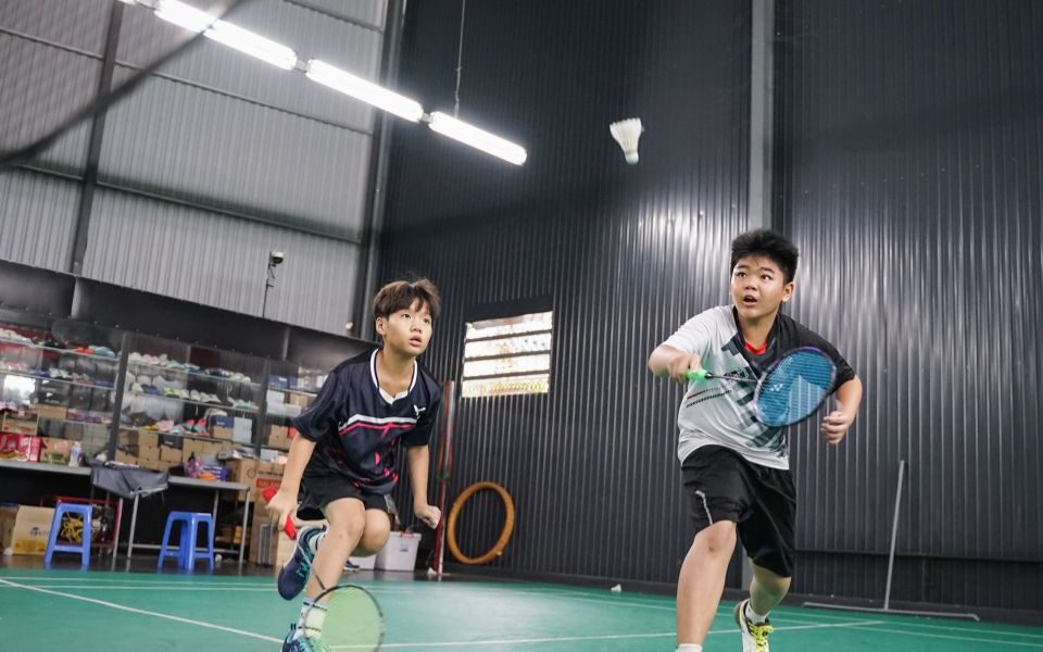 How to Prevent Shoulder and Elbow Injuries in Badminton