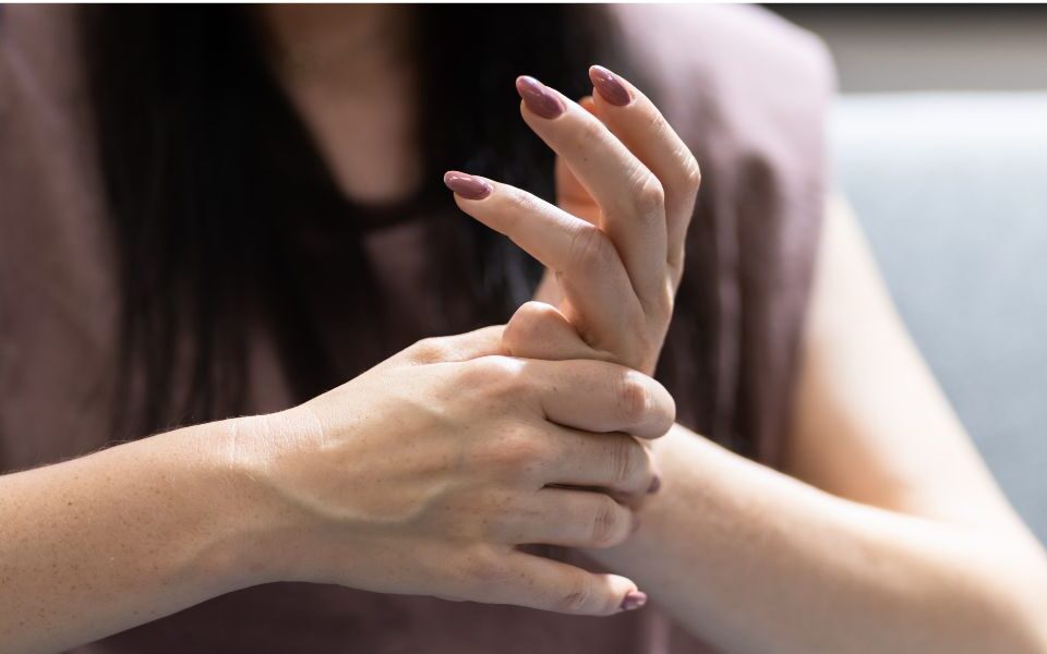 Why Do My Joints Click and Should I Be Worried - Regis Wellness