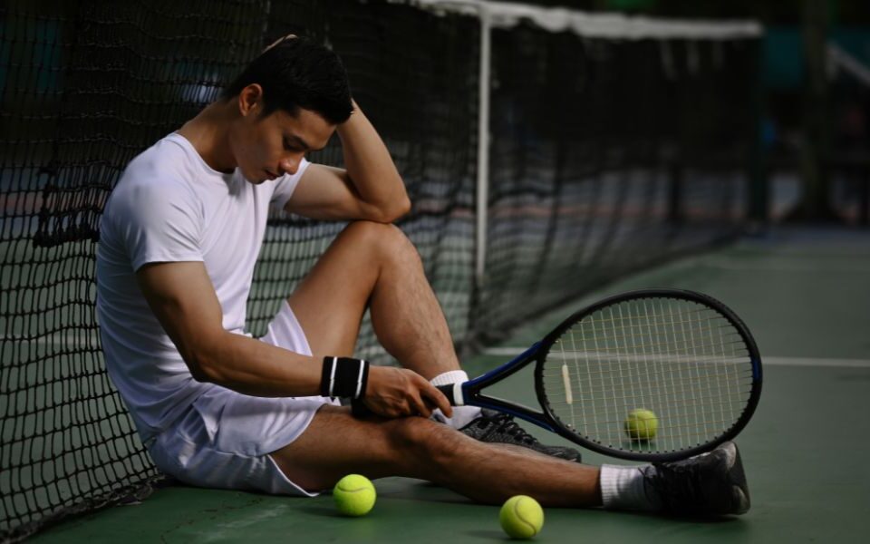 Why Recreational Tennis Players Get Injured More Than Pros